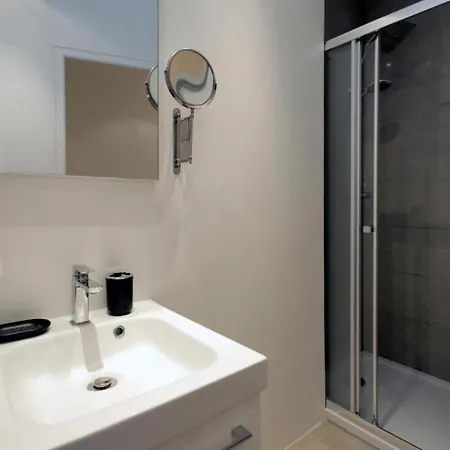 C005-studette Au Centre *