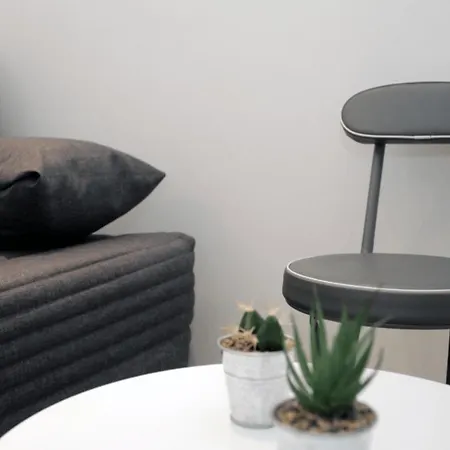 C005-studette Au Centre *